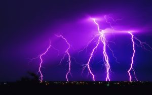 Read more about the article Purple Lightning 4K Lightning storm wallpapers purple
