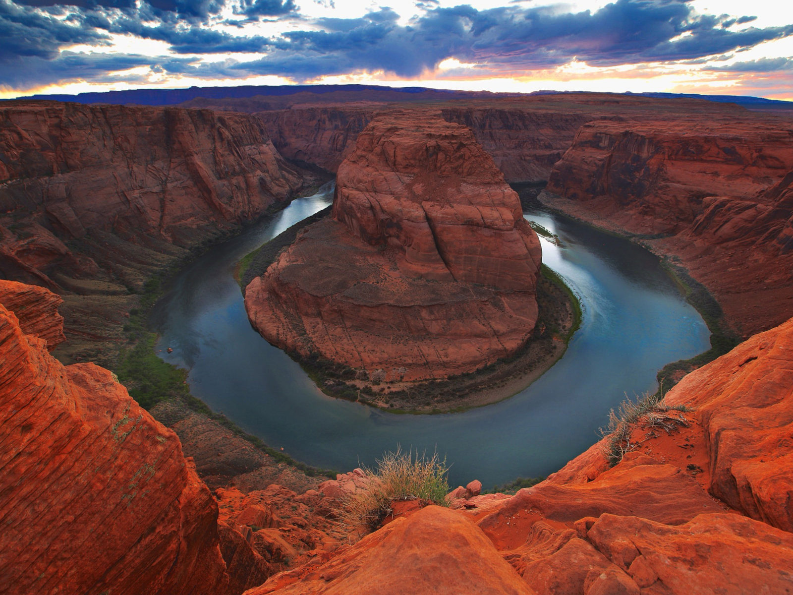You are currently viewing Horseshoe Bend River Horseshoe bend is a horseshoe shaped meander of the colorado river